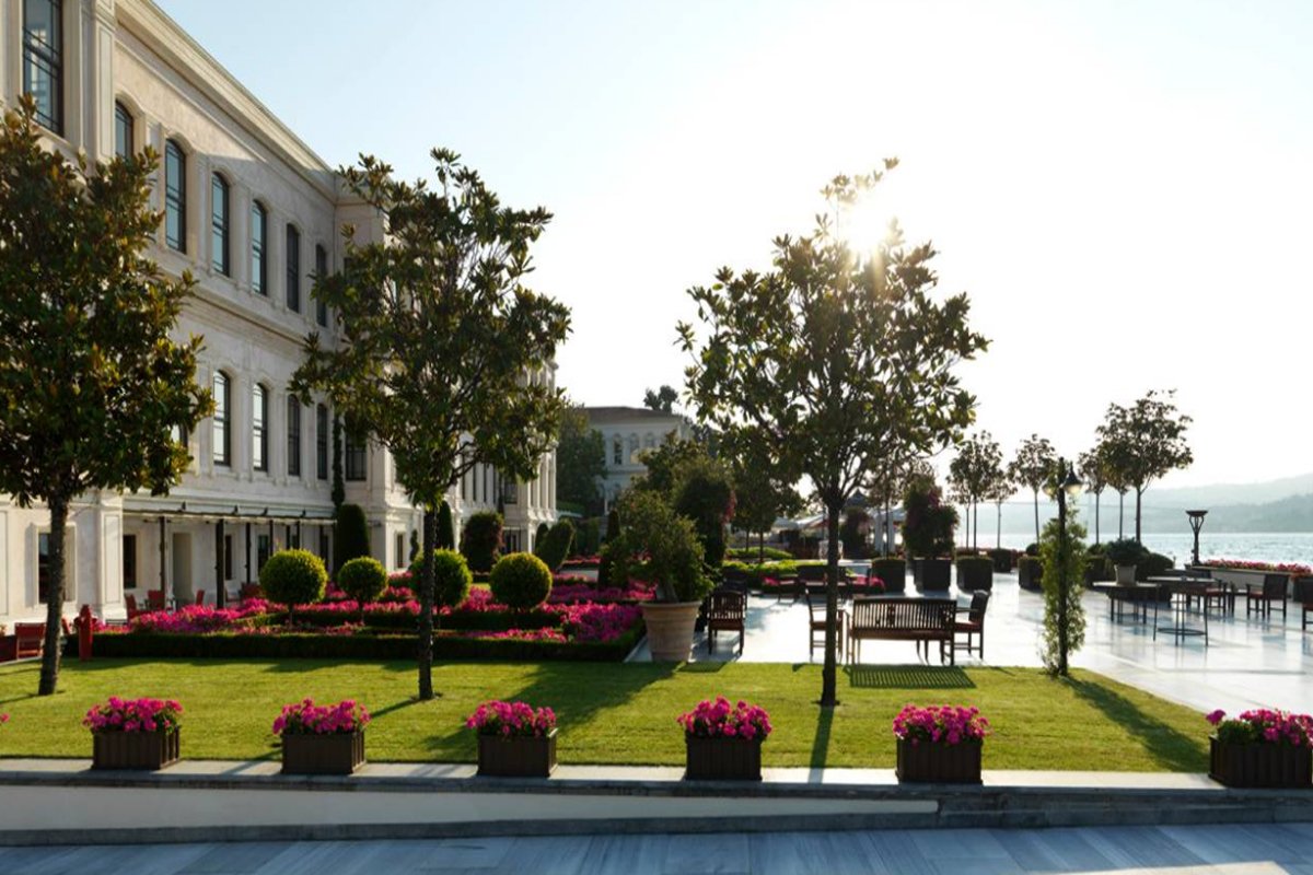 25._four_seasons_hotel_istanbul_at_the_bosphorus