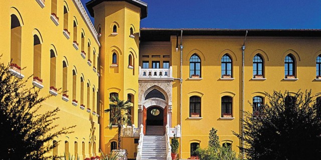 2_tie._four_seasons_hotel_istanbul_at_sultanahmet