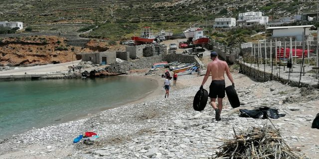 Εθελοντικός-καθαρισμός-στις-παραλίες-της-Αμοργού-10-1