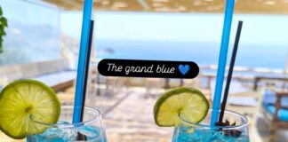 Aπόλαυση δίπλα στη θάλασσα στο all day cafe-bar Mouros