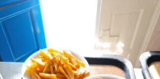 Ταβέρνα “Λουδάρος”: Ελληνική αυθεντική κουζίνα στη σκιά της κληματαριάς